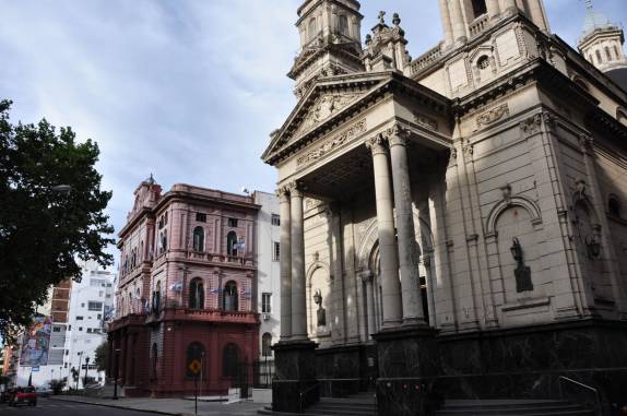 Igreja e o Palacio de Los Leones (prefeitura), em Rosário, na Argentina
